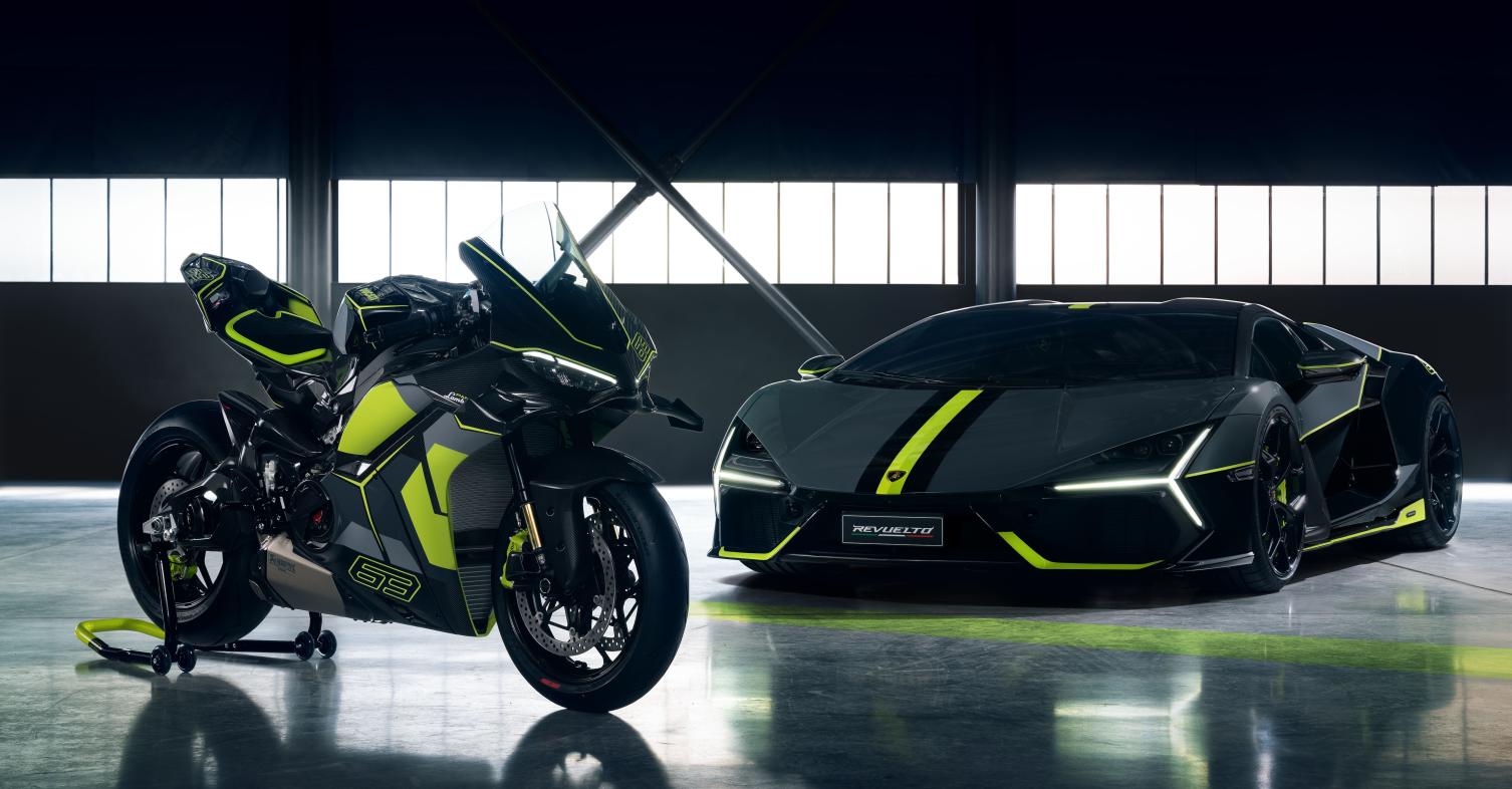 Ducati Panigale V4 Lamborghini: Γιατί υπάρχουν πολλές Panigale παρκαρισμένες σε σαλόνια και χρειαζόταν μία να ξεχωρίσει και εκεί