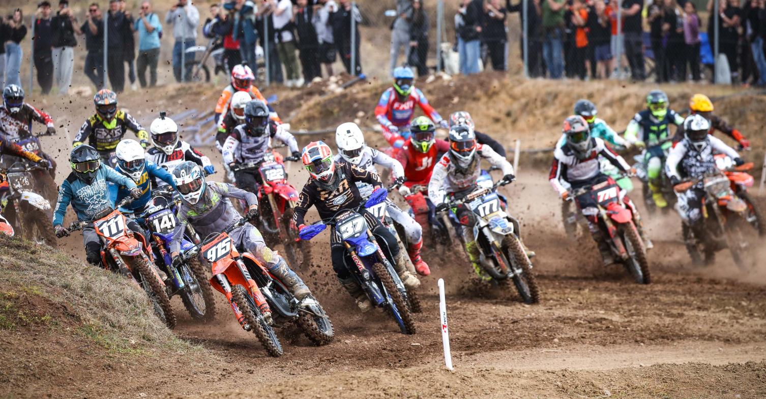 Πανελλήνιο πρωτάθλημα Motocross Τρίκαλα: Απίστευτο θέαμα στο 2ο αγώνα – Στην κορυφή ο Κανάκης!