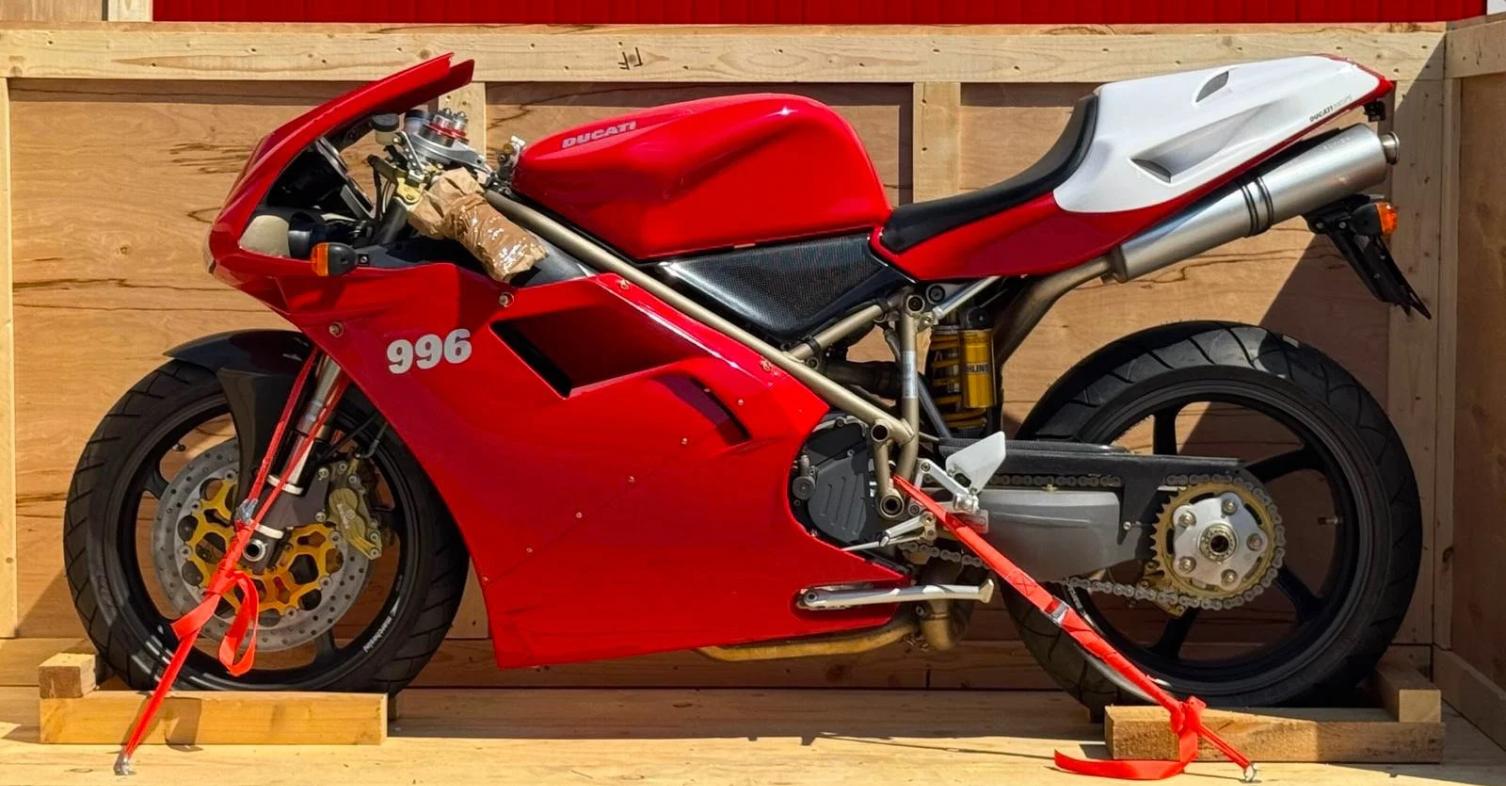 996 