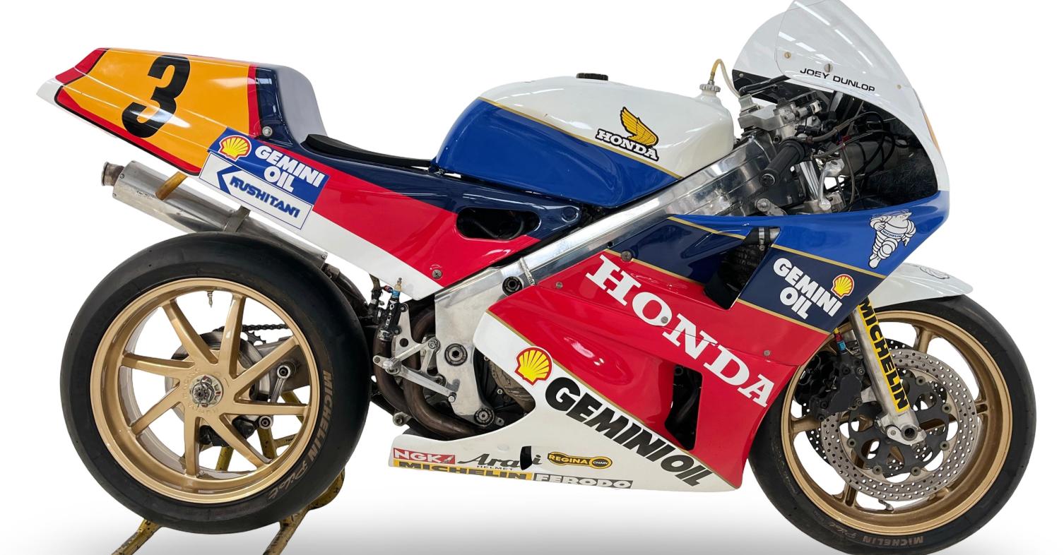 Auction Joey Dynlop RC30 and RC45