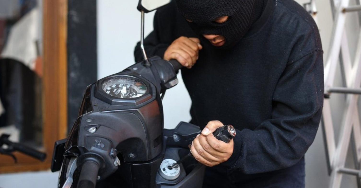 Κλοπή μοτοσυκλέτας από ανήλικο και καταδίωξη από Αστυνομία