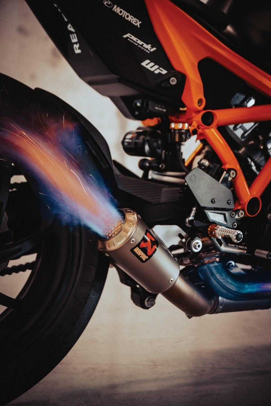 RR akrapovic