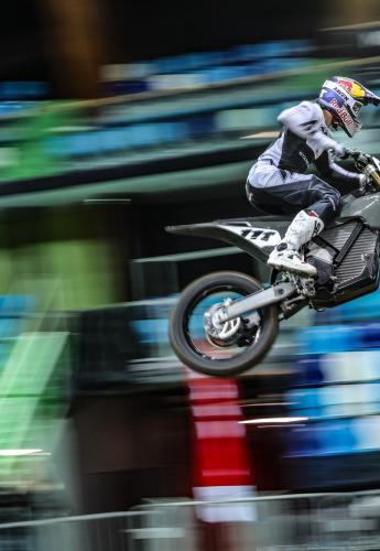 motomag Ο Blazusiak υπογράφει με την ηλεκτρική Stark Future για να αγωνιστεί σε SuperEnduro και EnduroCross ωστόσο η FIM του βάζει φρένο