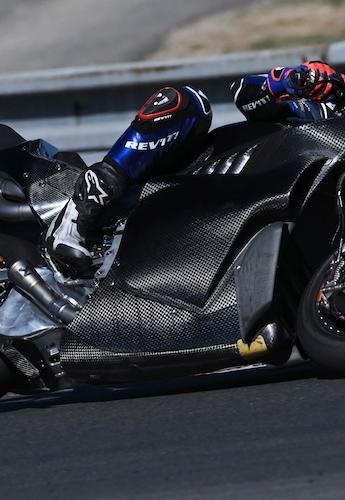 Οι πρώτες φωτογραφίες της V4 εποχής της Yamaha!