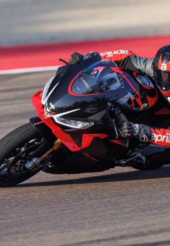 Aprilia προηγμένα ηλεκτρονικά βοηθήματα APRC 2025
