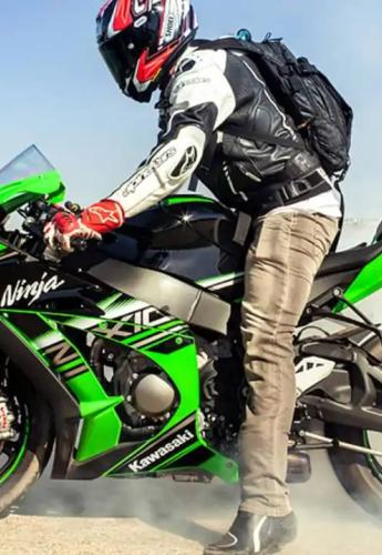 KAWASAKI BIKER CAUGHT