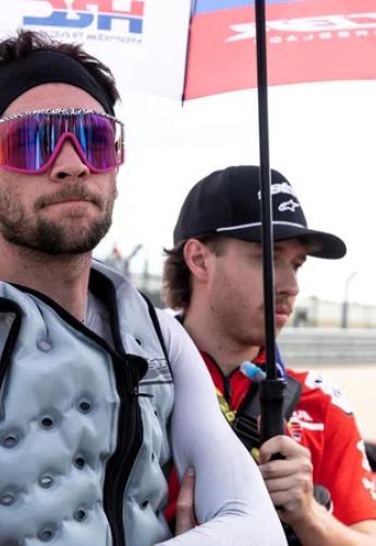 Vickers to replace Dixon