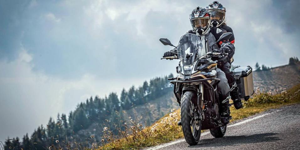 MOTOTREND Test Rides