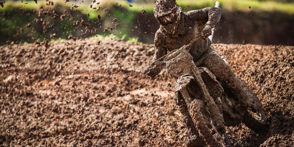Πανελλήνιο Πρωτάθλημα Motocross 2023 Τρίκαλα, 1η ημέρα: Λασπομαχίες σε θολό τοπίο 