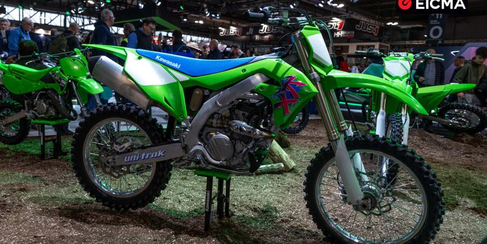 motomag Μία παραλίγο ληστεία ενός Kawasaki KX250X στην EICMA η οποία θα μείνει στην ιστορία