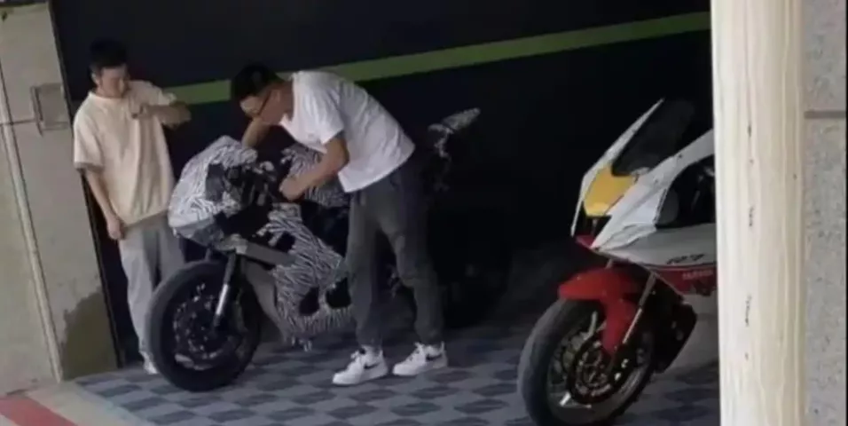 motomagCFMOTO 800SR – Ετοιμάζεται ο ανταγωνιστής του RS660