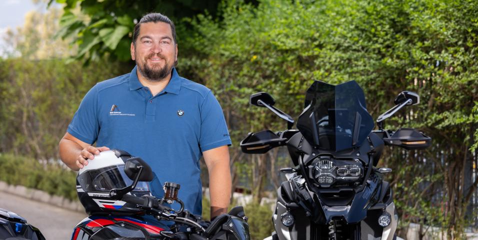motomagBMW – Η ελληνική αντιπροσωπεία συγχαίρει τον Βασίλη Μπούδρο για τον τερματισμό του στο Rally Dakar 2024