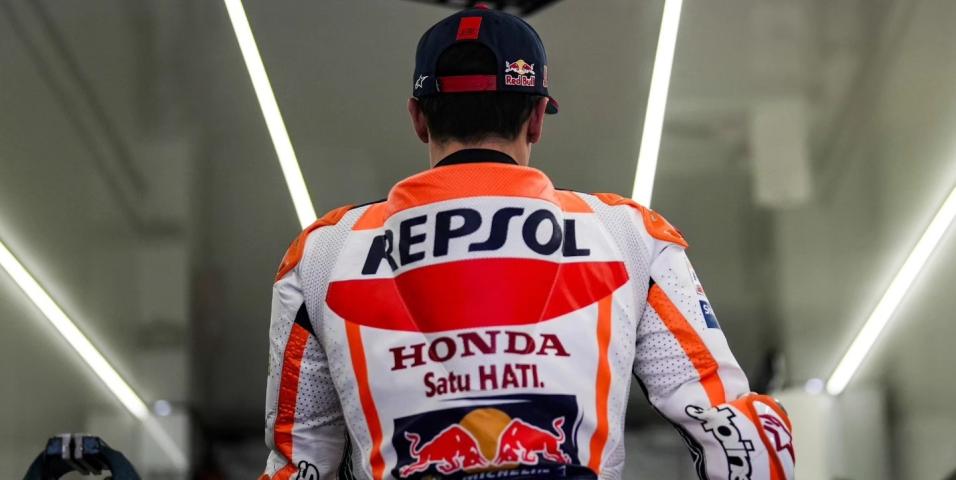 motomag Τέλος η Red Bull από την ομάδα της Repsol Honda, αποσύρθηκε το λογότυπο της Αυστριακής εταιρείας από το αγωνιστικό site της Honda