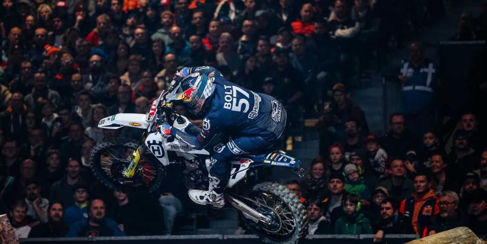 FIM SuperEnduro 2024, Ρουμανία – Συνεχίζει το αήττητο σερί νικών του ο Bolt με την Husqvarna [VIDEO]