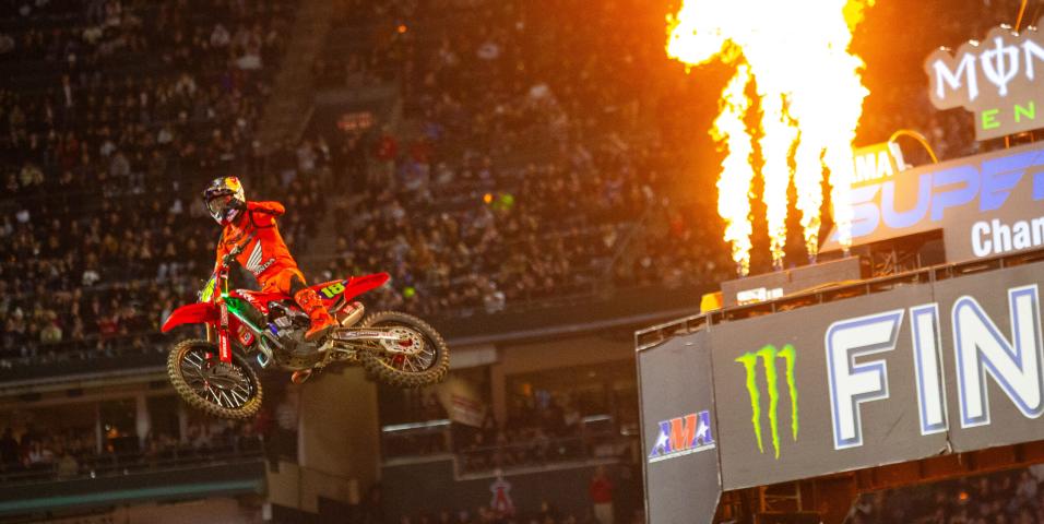 motomag Supercross 2024 – O Jett Lawrence στον εναρκτήριο αγώνα της χρονιάς στο Anaheim 1 γράφει ιστορία καθώς κερδίζει τον πρώτο του αγώνα στην μεγάλη κατηγορία [VIDEO]