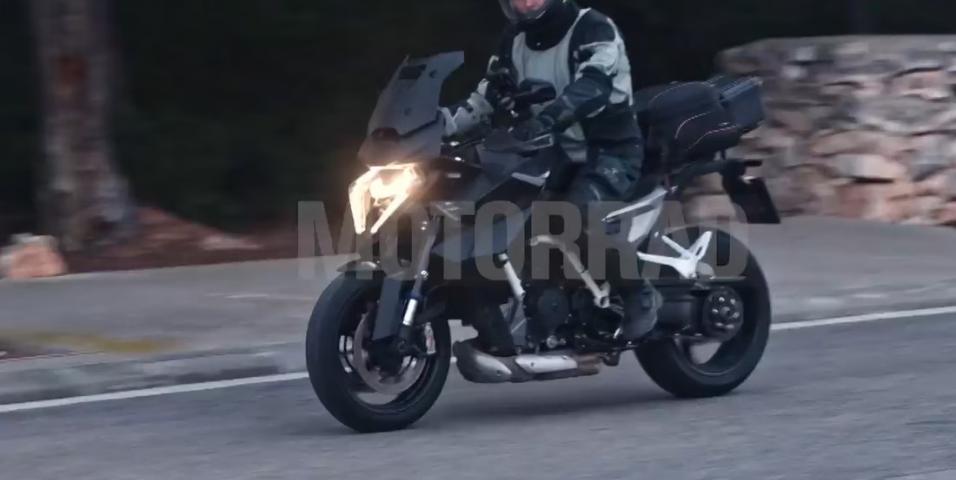 motomagKTM 1390 Super Duke GT – Πιο κοντά στην παραγωγή 