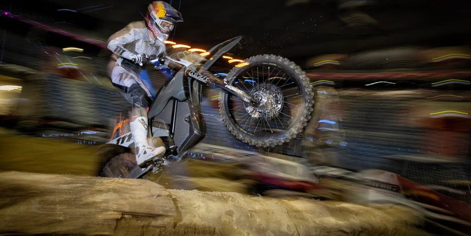 Στο ισπανικό πρωτάθλημα Hard Enduro το ντεμπούτο του Blazusiak με την ηλεκτρική Varg 