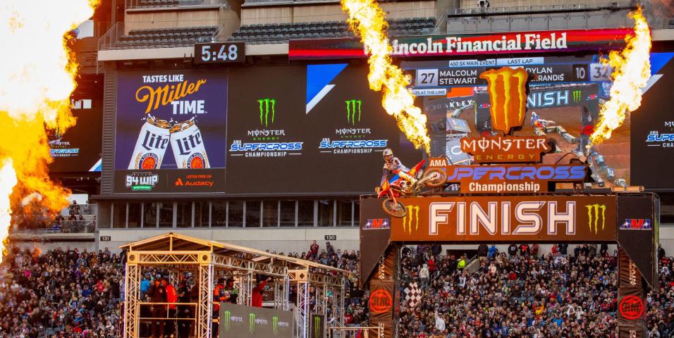 motomag Supercross 2024, Philadelphia – Ο Jett Lawrence κερδίζει στα 450SX παρά την πτώση του [VIDEO]