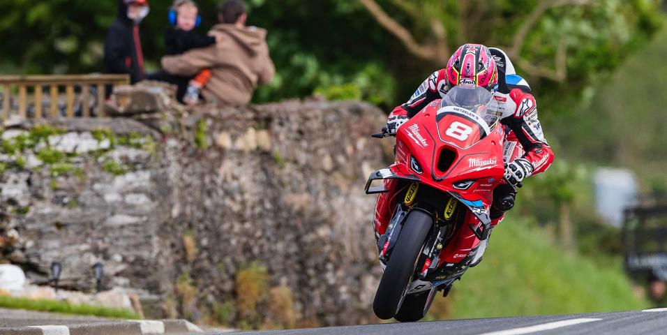 motomag Isle of Man TT 2024 – Ο Davey Tοdd με BMW στην αντεπίθεση την τρίτη ημέρα των κατατακτηρίων δοκιμών