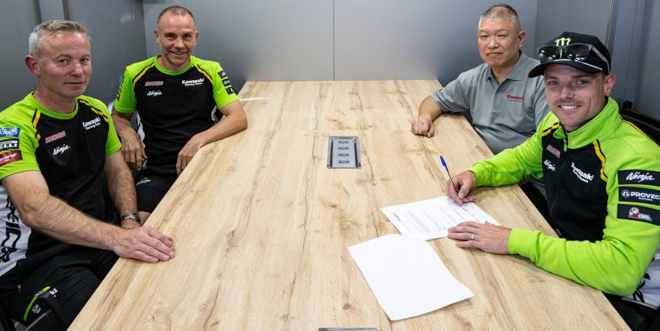 Alex Lowes signs with Kawasaki