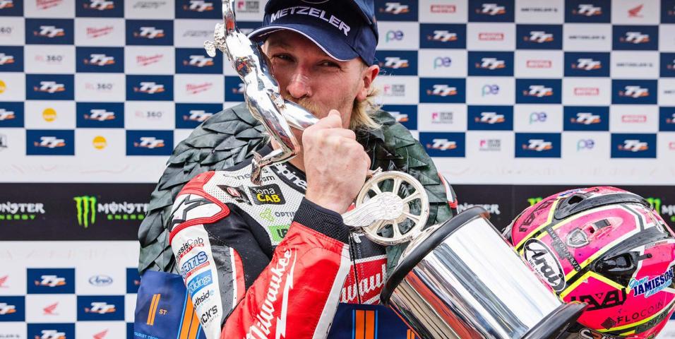 motomagIsle of Man TT 2024, Superstock TT 1 – O Davey Todd παίρνει την πρώτη του νίκη στον θεσμό