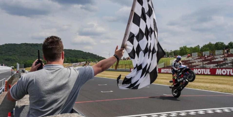 motomag MOTUL WSBK Τσεχία- Race 2: Τρίτο συνεχόμενο χατ-τρικ του Toprak με BMW