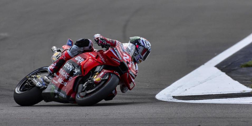MotoGP Αγγλία Sprint: Νίκη Bastianini ανάμεσα σε αρκετές πτώσεις