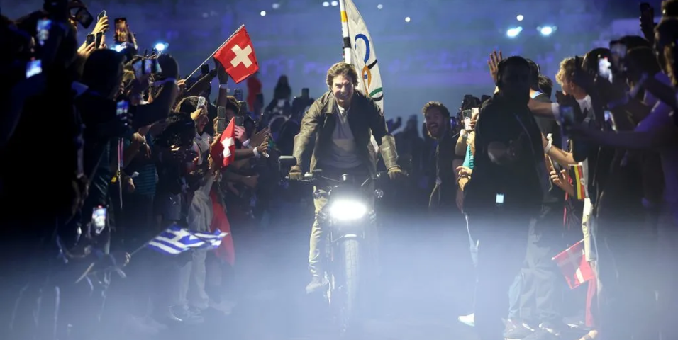 motomag O Tom Cruise στην τελετή λήξης των Ολυμπιακών Αγώνων οδηγεί την LiveWire S2 Del Mar χωρίς κράνος [VIDEO]