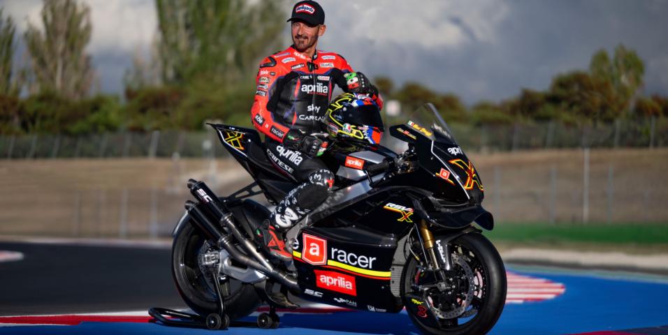 Aprilia RSV4 X ex3ma και Max Biaggi