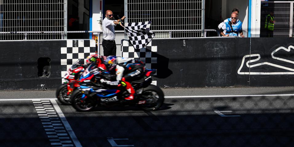 WSBK Estoril: Η μικρότερη νίκη στην ιστορία των Superbike! Μόλις 0,003 διαφορά! Έντονη η μάχη Bulega – Toprak! Τίτλος Petrucci 