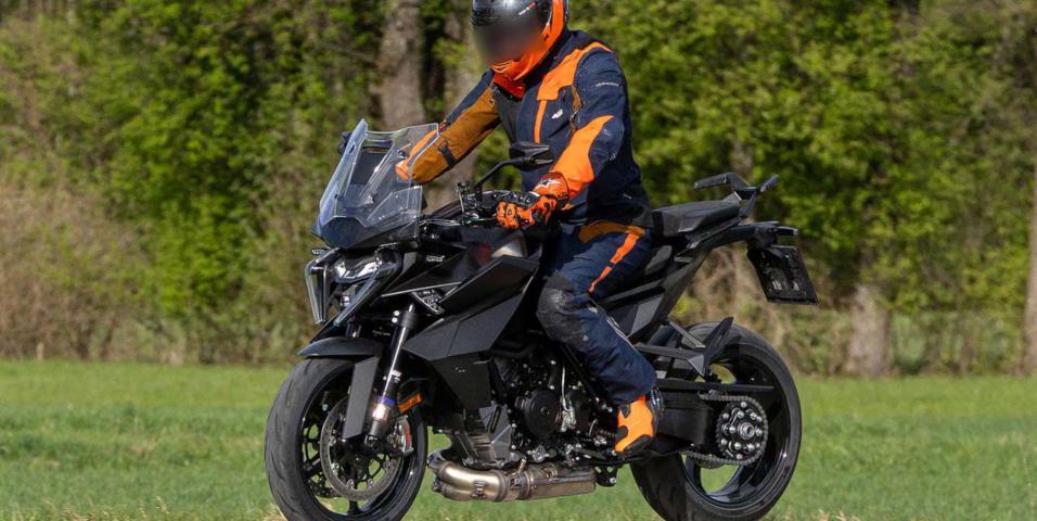KTM 1390 Super Duke GT 2025 τεχνικά χαρακτηριστικά