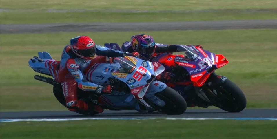 MotoGP Phillip Island: Απίστευτη νίκη Marc Marquez! Από burnout στην εκκίνηση, πρώτος με διαφορά!