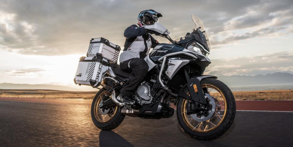 CFMOTO 700MT