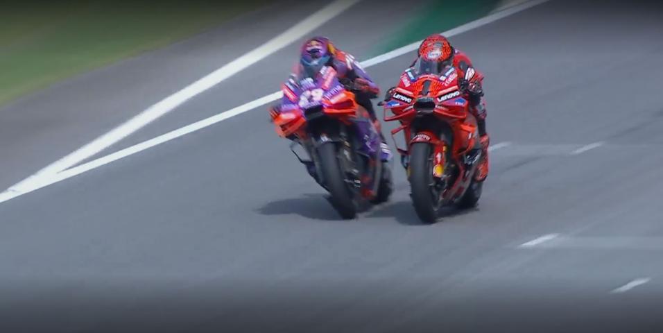 MotoGP Sepang: Νίκη Bagnaia σε απίστευτο αγώνα με κόκκινες σημαίες και επική μάχη με Martin 