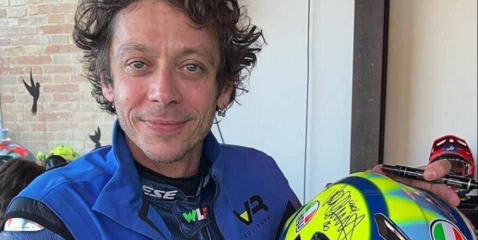 Valentino Rossi δωρεά κράνους για τη Valencia