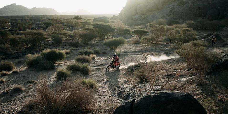 Dakar 2025 4o σκέλος: Νίκη Sanders και άνοιγμα ψαλίδας για KTM! Συνεχίζει ακάθεκτα μέχρι στιγμής στο Μαραθώνιο ο Βασίλης Μπούδρος!