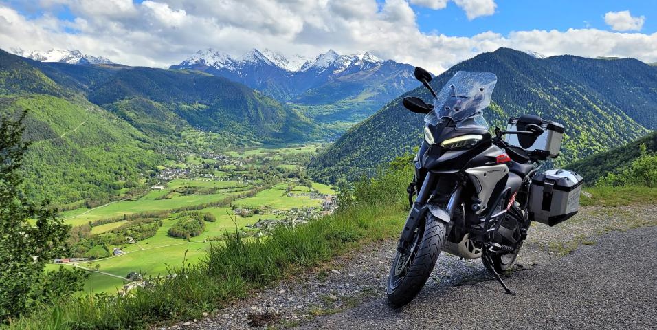 Multistrada V4 60k tour