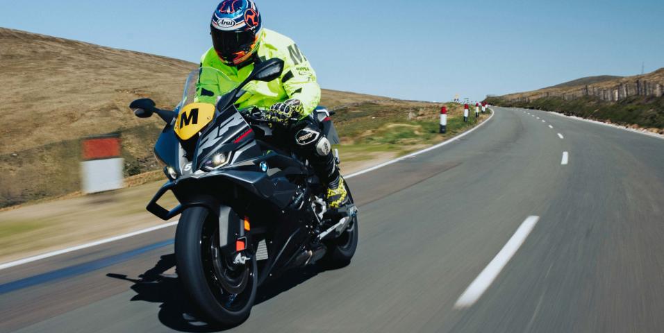IOMTT BMW S 1000 RR travelling Marshals 2025