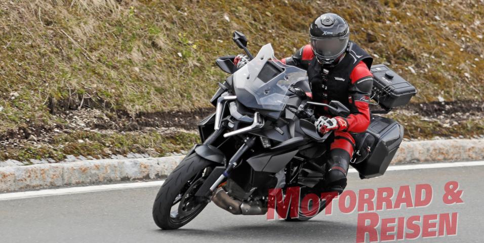 Spy KTM Super Duke 1390 GT 2026