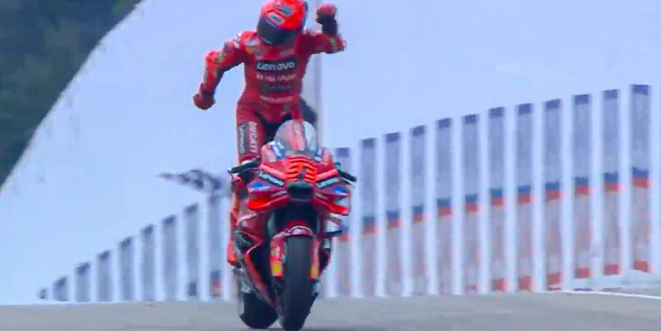 MotoGP Γερμανίας: Σαρωτική νίκη Marc Marquez – Χάος πτώσεων μισή πίστα πίσω του