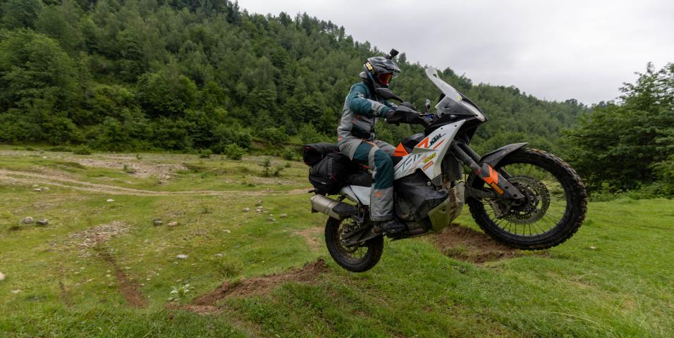 KTM 790 ADVENTURE ’24: Νέα ανταγωνιστική τιμή με όλα τα ηλεκτρονικά και 4χρόνια εγγύηση