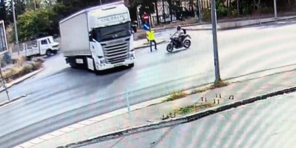 Στη δημοσιότητα Video με το δυστύχημα μοτοσυκλέτας και νταλίκας στη Θεσσαλονίκη