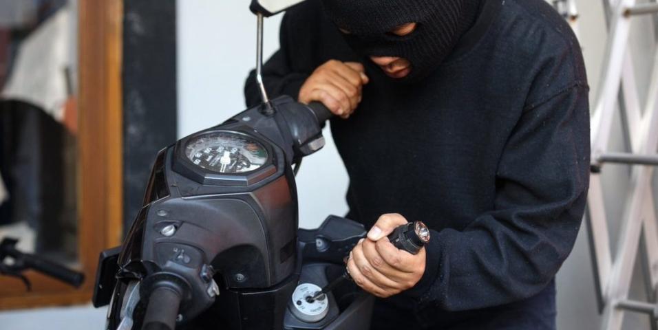 Κλοπή μοτοσυκλέτας από ανήλικο και καταδίωξη από Αστυνομία