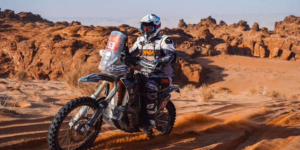 Dakar 2026 - 5ο σκέλος: Χάος ελαστικών, ποινών και πλοήγησης! Νίκη Benavides – Επιστροφή Sanders – Ανέβηκε θέσεις ο Μπούδρος!