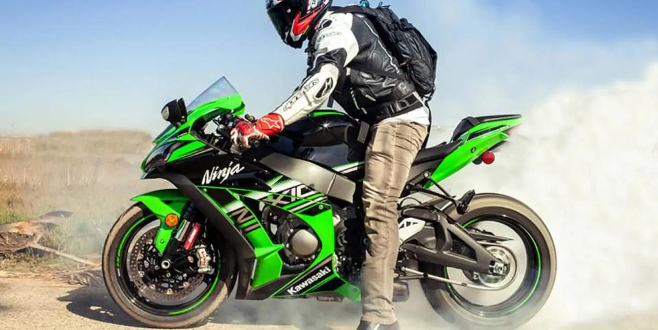 KAWASAKI BIKER CAUGHT