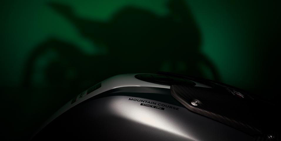 bmw m1000rr tt teaser