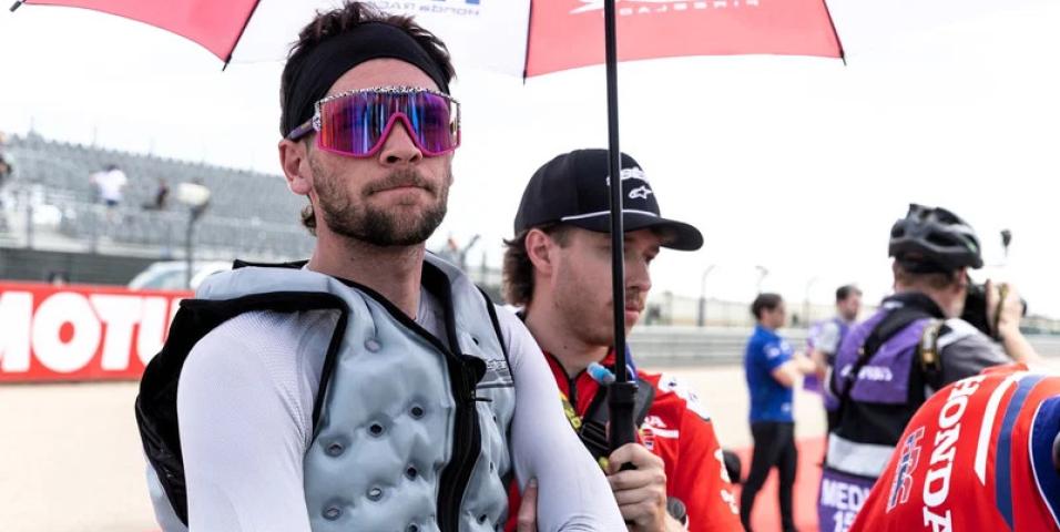 Vickers to replace Dixon