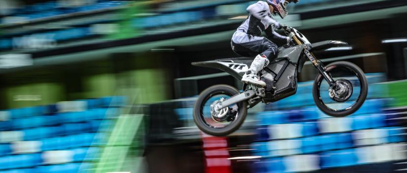 motomag Ο Blazusiak υπογράφει με την ηλεκτρική Stark Future για να αγωνιστεί σε SuperEnduro και EnduroCross ωστόσο η FIM του βάζει φρένο