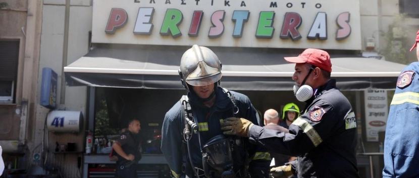 Φωτιά στην Μιχαλακοπούλου: Μεγάλη κινητοποίηση της Πυροσβεστικής στα ελαστικά Περιστεράς