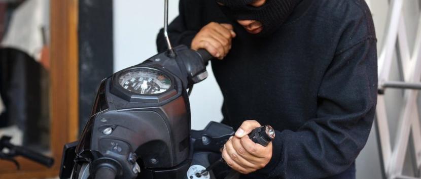 Κλοπή μοτοσυκλέτας από ανήλικο και καταδίωξη από Αστυνομία